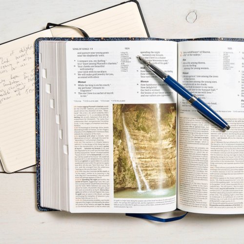 CSB Study Bible, Navy LeatherTouch, Indexed