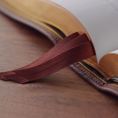 ESV Heirloom Bible, Veritas: Single Column Edition (Calfskin, Mahogany)