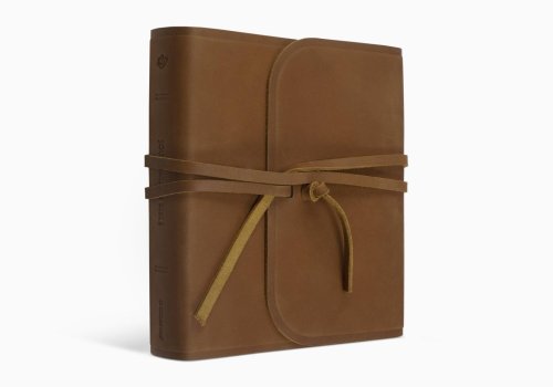 ESV Journaling Bible (Natural Leather, Brown, Flap with Strap)
