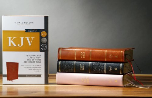 KJV Personal Size Large Print End-of-Verse Reference Bible, Brown Leathersoft, Red Letter, Comfort Print