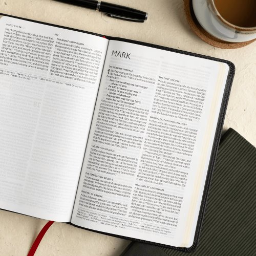CSB Thinline Bible, Anglicised Edition, Black Leathertouch