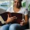 KJV Holy Bible: Giant Print Thinline Bible, Brown Leathersoft, Red Letter, Comfort Print (Thumb Indexed): King James Version