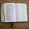 KJV Holy Bible: Compact Bible with 43,000 Center-Column Cross References, Brown Leathersoft, Red Letter, Comfort Print (Thumb Indexing): King James Version