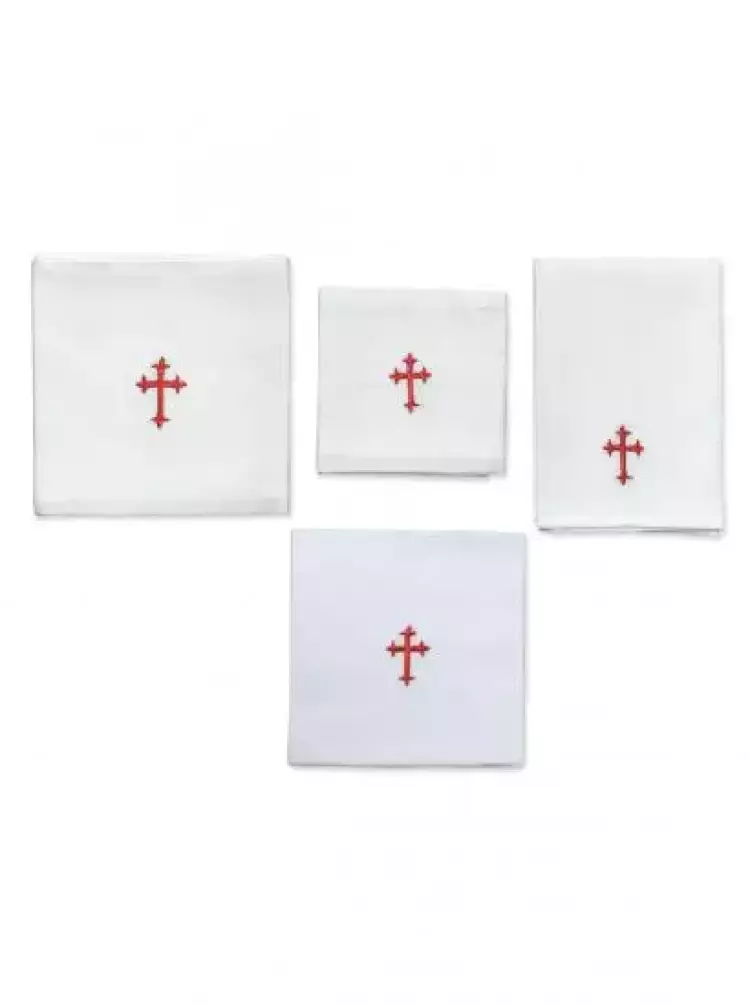 NEW Set of 4 Linen with Red Cross