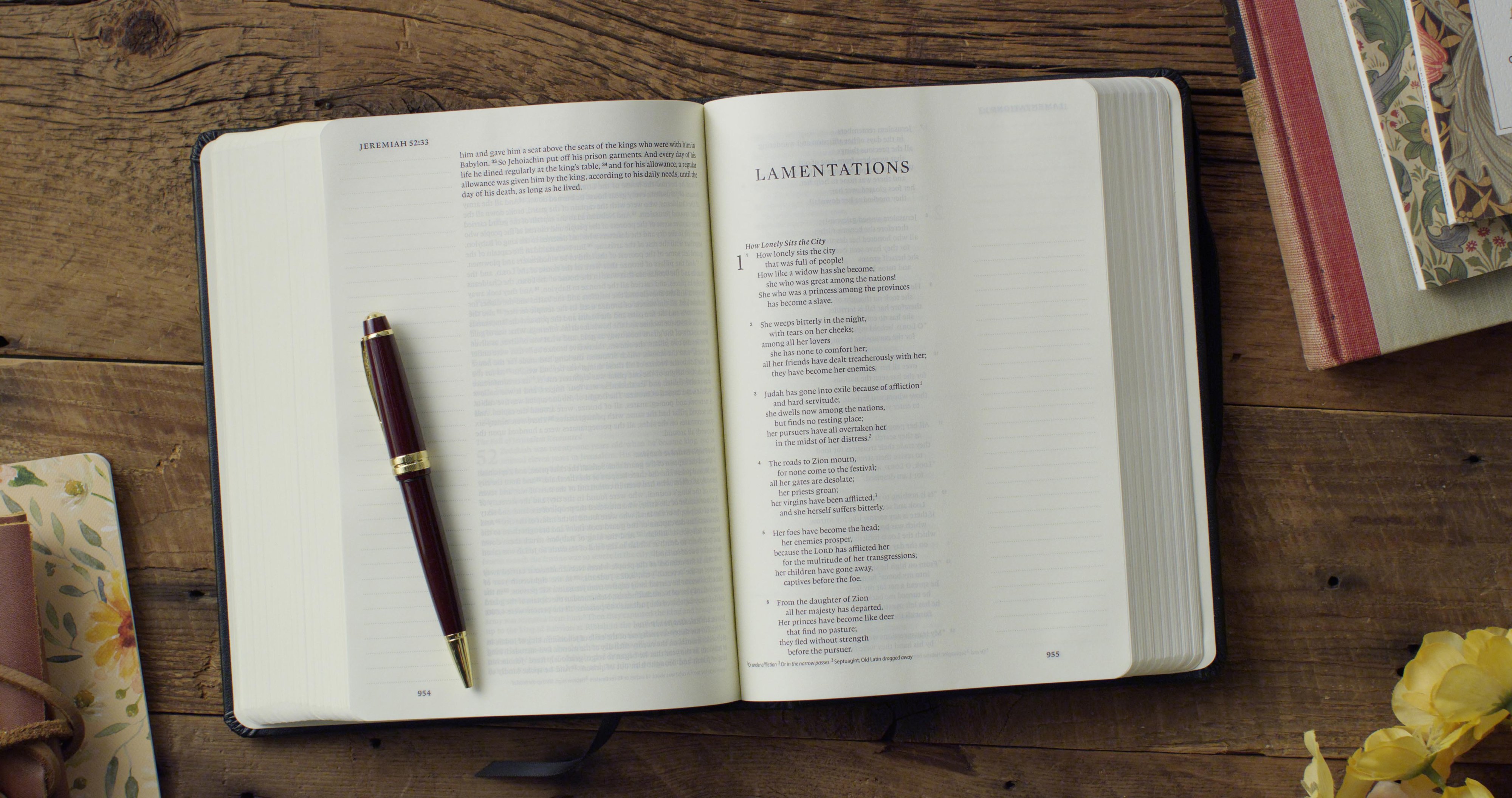 ESV Single Column Journaling Bible (TruTone, Chestnut, Leaves Design)