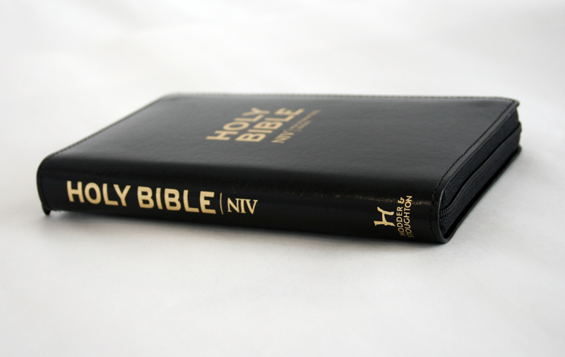 NIV Pocket Black Bonded Leather Bible with Zip Free Delivery Eden.co.uk